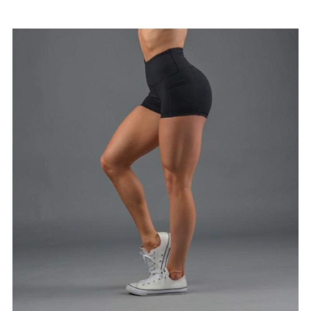 Buffbunny Melina short size small